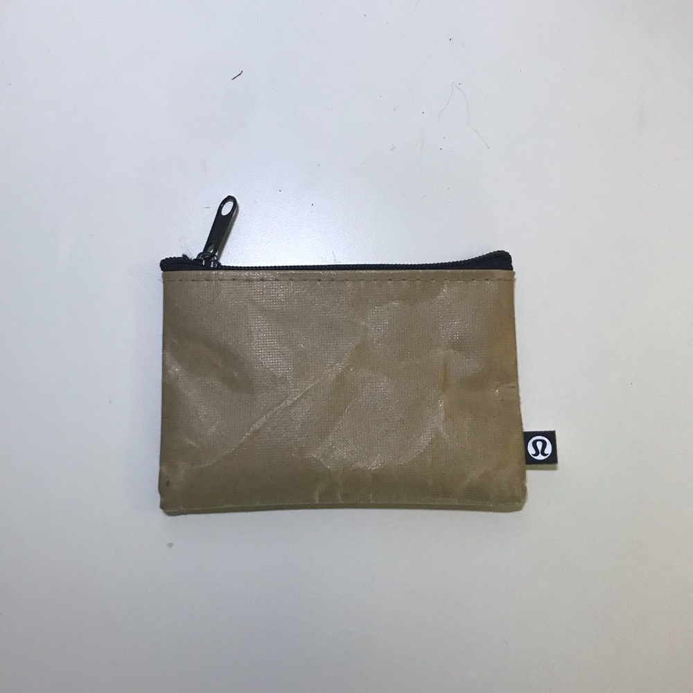 lullulemon mini pouch